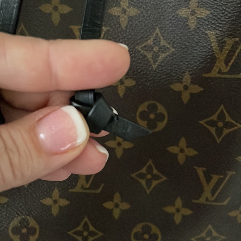 Louis Vuitton NEONOE Monogram Black Handbag - Picture 9 of 12